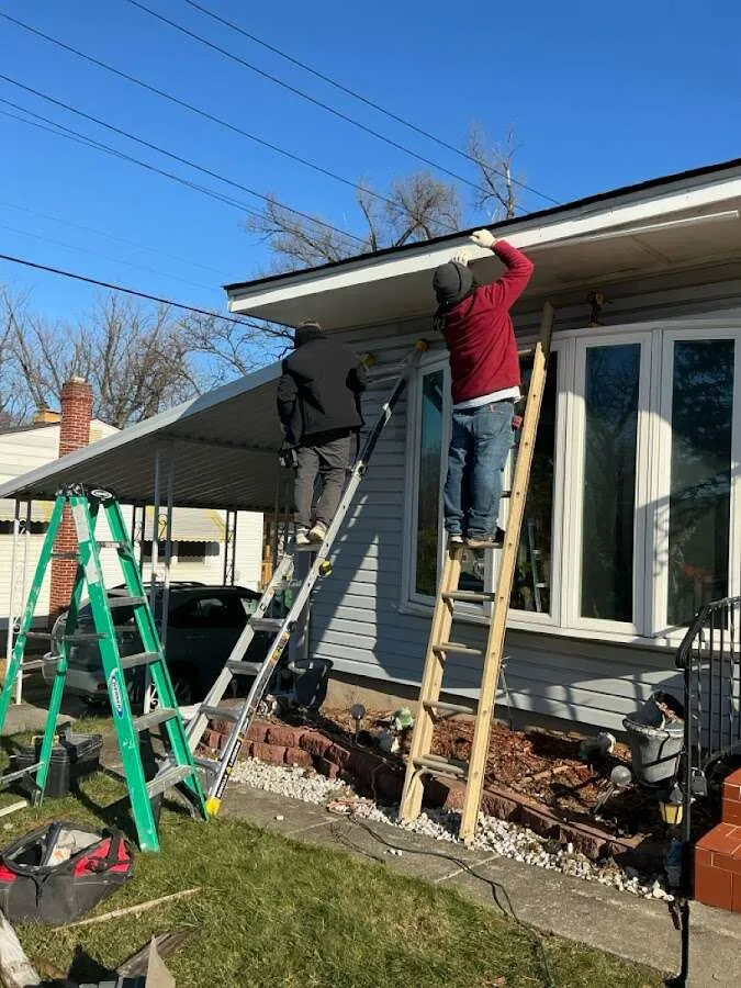 Restoration crew performing exterior repair in Hopkinsville